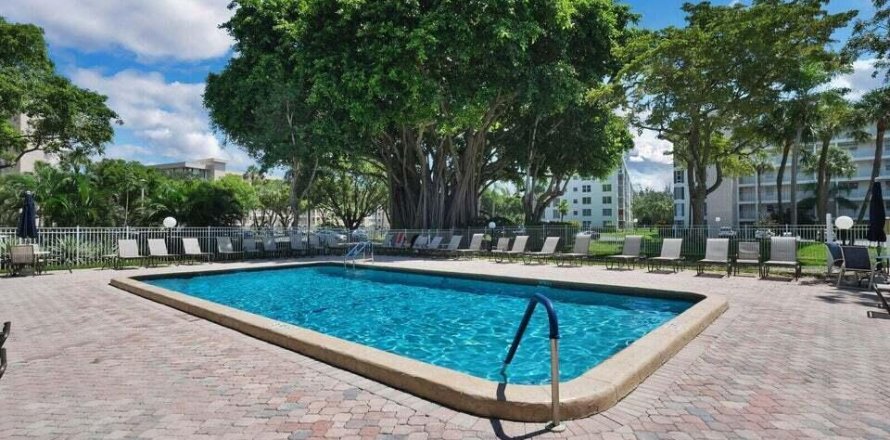 Condominio en Pompano Beach, Florida, 2 dormitorios  № 1075059