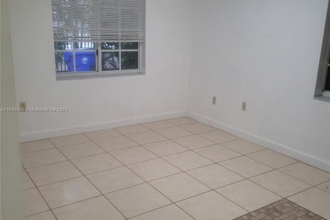 Commercial property in Miami, Florida 130.06 sq.m. № 1409428 - photo 8