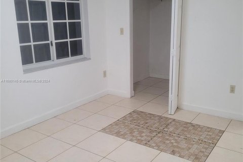 Commercial property in Miami, Florida 130.06 sq.m. № 1409428 - photo 9