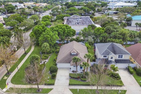 House in Jupiter, Florida 4 bedrooms, 189.99 sq.m. № 1068093 - photo 19