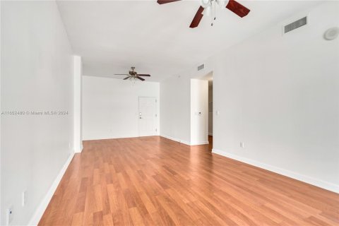 Condo in Miami, Florida, 2 bedrooms  № 1389874 - photo 7