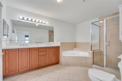 Condo in Miami, Florida, 2 bedrooms  № 1389874 - photo 18