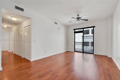 Condo in Miami, Florida, 2 bedrooms  № 1389874 - photo 4