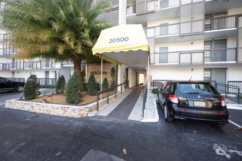 Condo in Aventura, Florida, 2 bedrooms  № 1389837 - photo 2