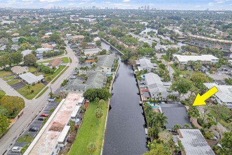 House in Wilton Manors, Florida 4 bedrooms, 341.69 sq.m. № 1054802 - photo 3