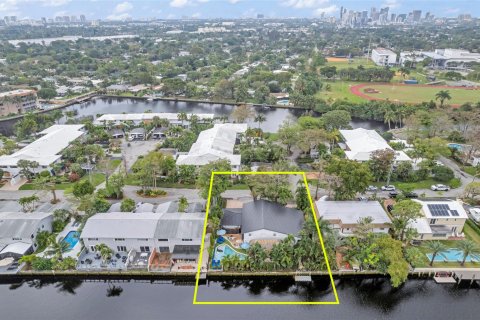 House in Wilton Manors, Florida 4 bedrooms, 341.69 sq.m. № 1054802 - photo 6