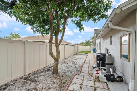 Villa ou maison à vendre à Royal Palm Beach, Floride: 4 chambres, 219.99 m2 № 1081353 - photo 17