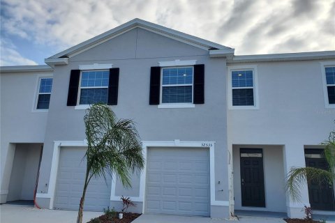 Townhouse in Wesley Chapel, Florida 3 bedrooms, 155.43 sq.m. № 1244881 - photo 1