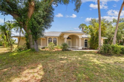 Villa ou maison à vendre à Punta Gorda, Floride: 4 chambres, 227.24 m2 № 1211101 - photo 4