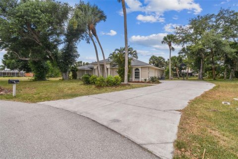 Villa ou maison à vendre à Punta Gorda, Floride: 4 chambres, 227.24 m2 № 1211101 - photo 5