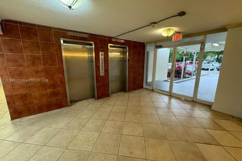 Condo in Miami, Florida, 1 bedroom  № 1158867 - photo 3