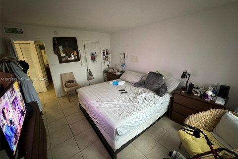 Condo in Miami, Florida, 1 bedroom  № 1158867 - photo 9