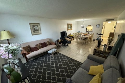 Condo in Miami, Florida, 1 bedroom  № 1158867 - photo 5