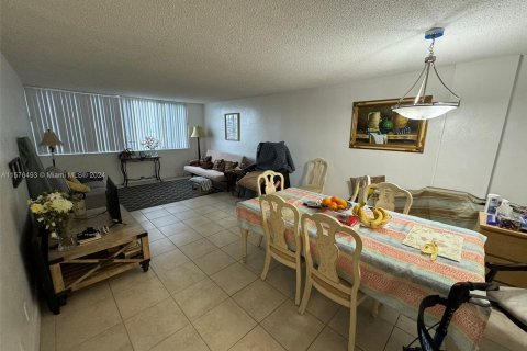 Condo in Miami, Florida, 1 bedroom  № 1158867 - photo 6