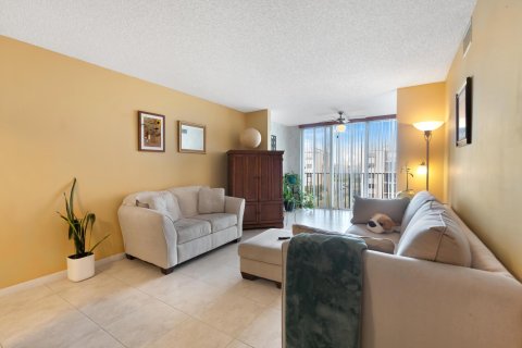 Condo in Lauderhill, Florida, 2 bedrooms  № 1075631 - photo 17