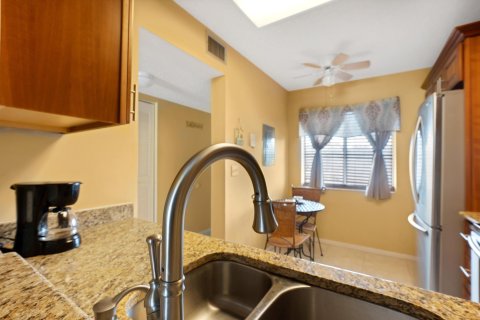 Condo in Lauderhill, Florida, 2 bedrooms  № 1075631 - photo 13