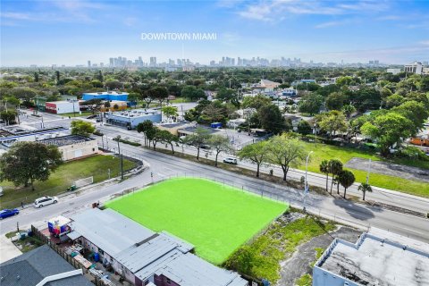 Commercial property in Miami, Florida № 1065405 - photo 19