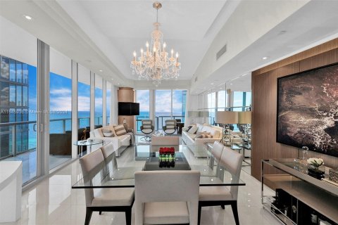 Condominio en venta en Sunny Isles Beach, Florida, 3 dormitorios, 181.72 m2 № 1050510 - foto 3