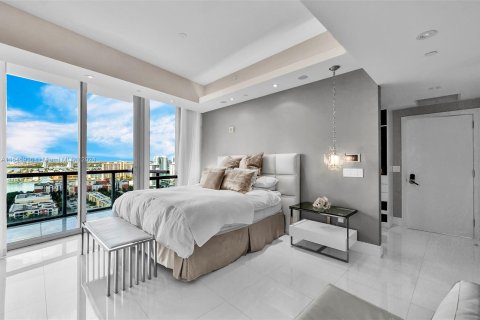 Condominio en venta en Sunny Isles Beach, Florida, 3 dormitorios, 181.72 m2 № 1050510 - foto 14