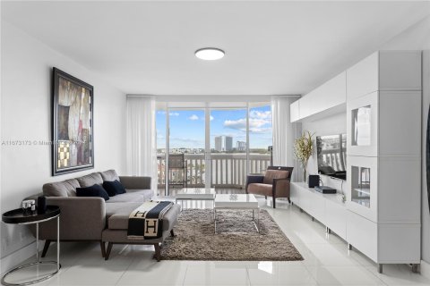 Condo in Aventura, Florida, 2 bedrooms  № 1396052 - photo 1