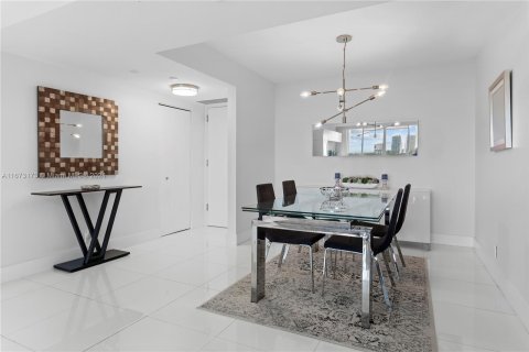 Condo in Aventura, Florida, 2 bedrooms  № 1396052 - photo 3