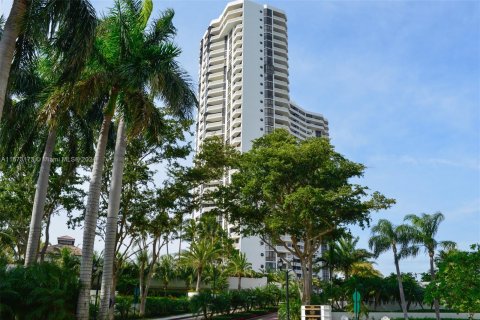 Condo in Aventura, Florida, 2 bedrooms  № 1396052 - photo 19