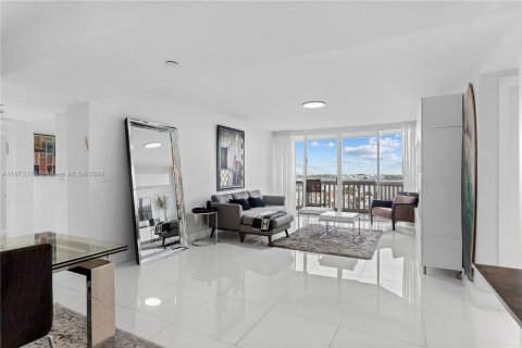 Condominio en venta en Aventura, Florida, 2 dormitorios, 125.42 m2 № 1396052 - foto 2