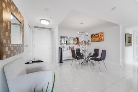 Condo in Aventura, Florida, 2 bedrooms  № 1396052 - photo 6