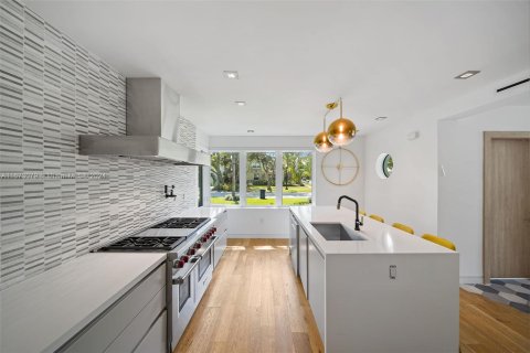 Casa en venta en Miami Beach, Florida, 5 dormitorios, 255.11 m2 № 1395950 - foto 15