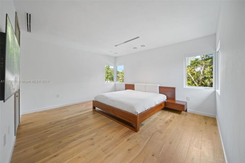 Casa en venta en Miami Beach, Florida, 5 dormitorios, 255.11 m2 № 1395950 - foto 18