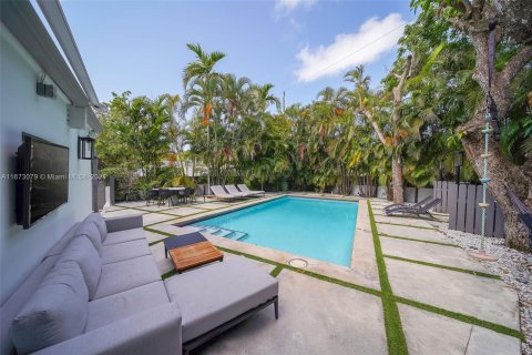 Villa ou maison à vendre à Miami Beach, Floride: 5 chambres, 255.11 m2 № 1395950 - photo 4