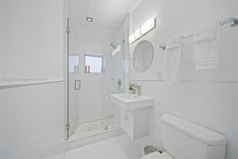 Casa en venta en Miami Beach, Florida, 5 dormitorios, 255.11 m2 № 1395950 - foto 29