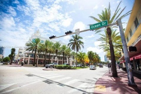 Condo in Miami Beach, Florida, 1 bedroom  № 1396050 - photo 8