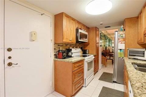 Condo in Pembroke Pines, Florida, 3 bedrooms  № 1396000 - photo 24