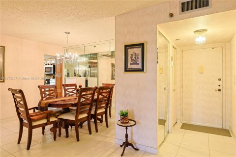 Condo in Pembroke Pines, Florida, 3 bedrooms  № 1396000 - photo 8