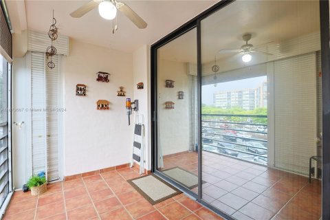 Condo in Pembroke Pines, Florida, 3 bedrooms  № 1396000 - photo 14