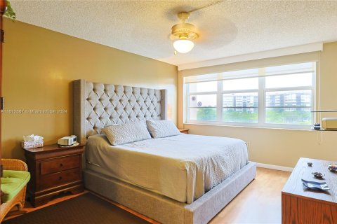 Condo in Pembroke Pines, Florida, 3 bedrooms  № 1396000 - photo 9