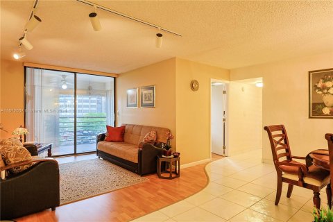 Condo in Pembroke Pines, Florida, 3 bedrooms  № 1396000 - photo 3