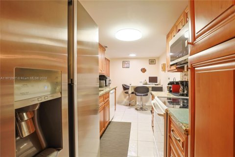 Condo in Pembroke Pines, Florida, 3 bedrooms  № 1396000 - photo 22