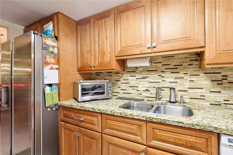 Condo in Pembroke Pines, Florida, 3 bedrooms  № 1396000 - photo 26