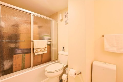 Condo in Pembroke Pines, Florida, 3 bedrooms  № 1396000 - photo 18