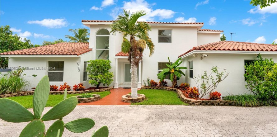 Villa ou maison à Palmetto Bay, Floride 4 chambres, 246.38 m2 № 1347836