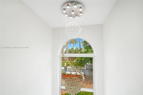 Villa ou maison à vendre à Palmetto Bay, Floride: 4 chambres, 246.38 m2 № 1347836 - photo 15