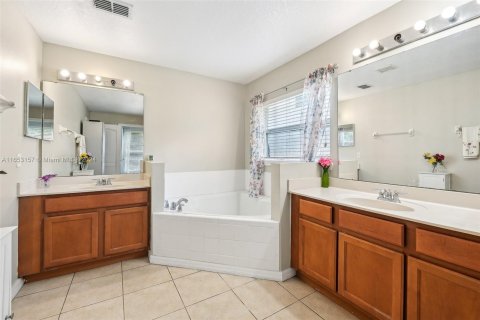 Casa en venta en Kissimmee, Florida, 4 dormitorios № 1347837 - foto 27