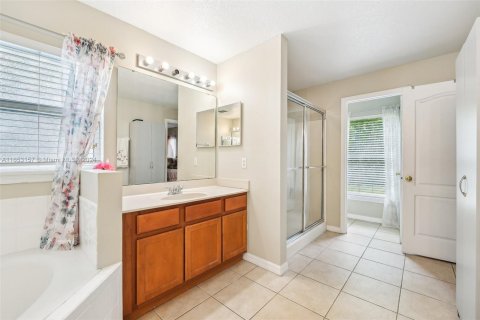 Casa en venta en Kissimmee, Florida, 4 dormitorios № 1347837 - foto 29