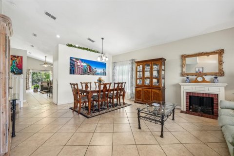 Villa ou maison à vendre à Kissimmee, Floride: 4 chambres № 1347837 - photo 7