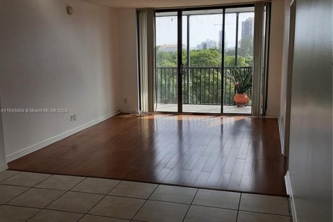 Copropriété à louer à Aventura, Floride: 2 chambres, 92.34 m2 № 1347878 - photo 2