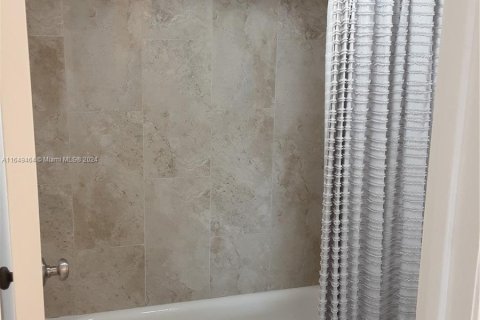 Condo in Aventura, Florida, 2 bedrooms  № 1347878 - photo 14