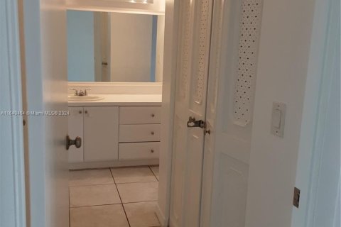 Condo in Aventura, Florida, 2 bedrooms  № 1347878 - photo 13