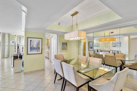 Condominio en venta en Aventura, Florida, 2 dormitorios, 140.47 m2 № 1065234 - foto 9
